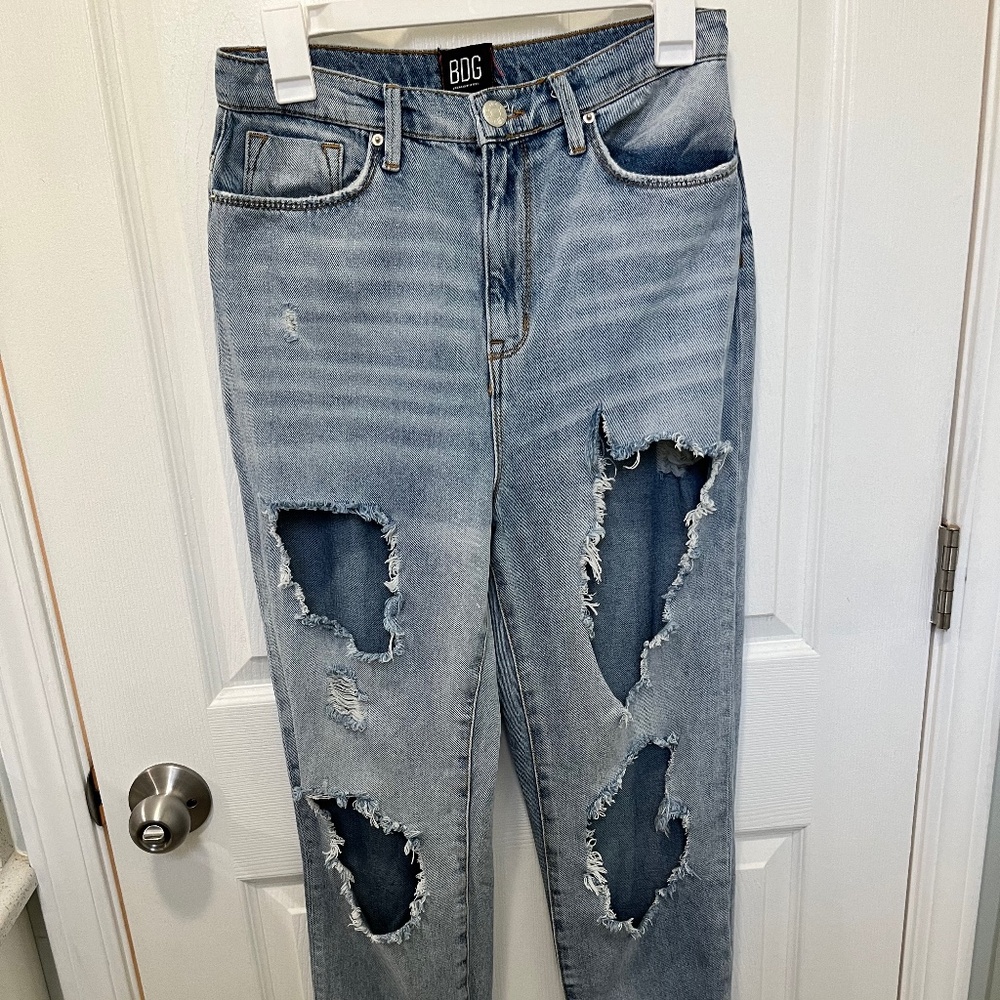 Urban Outfitters BDG High Waisted 90s Mom Jean - Size 28